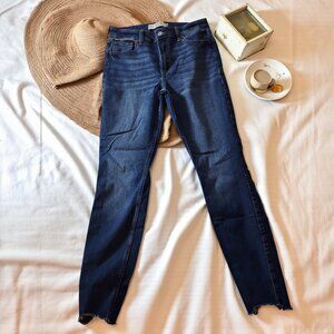 Hollister High-Rise Super Skinny Jeans – Size 29 Long – Raw Hem Dark Wash